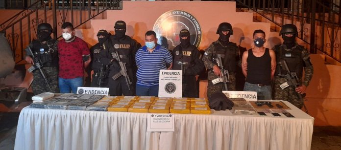 hombres 13 millones supuesta cocaína hombres 13 millones supuesta cocaína