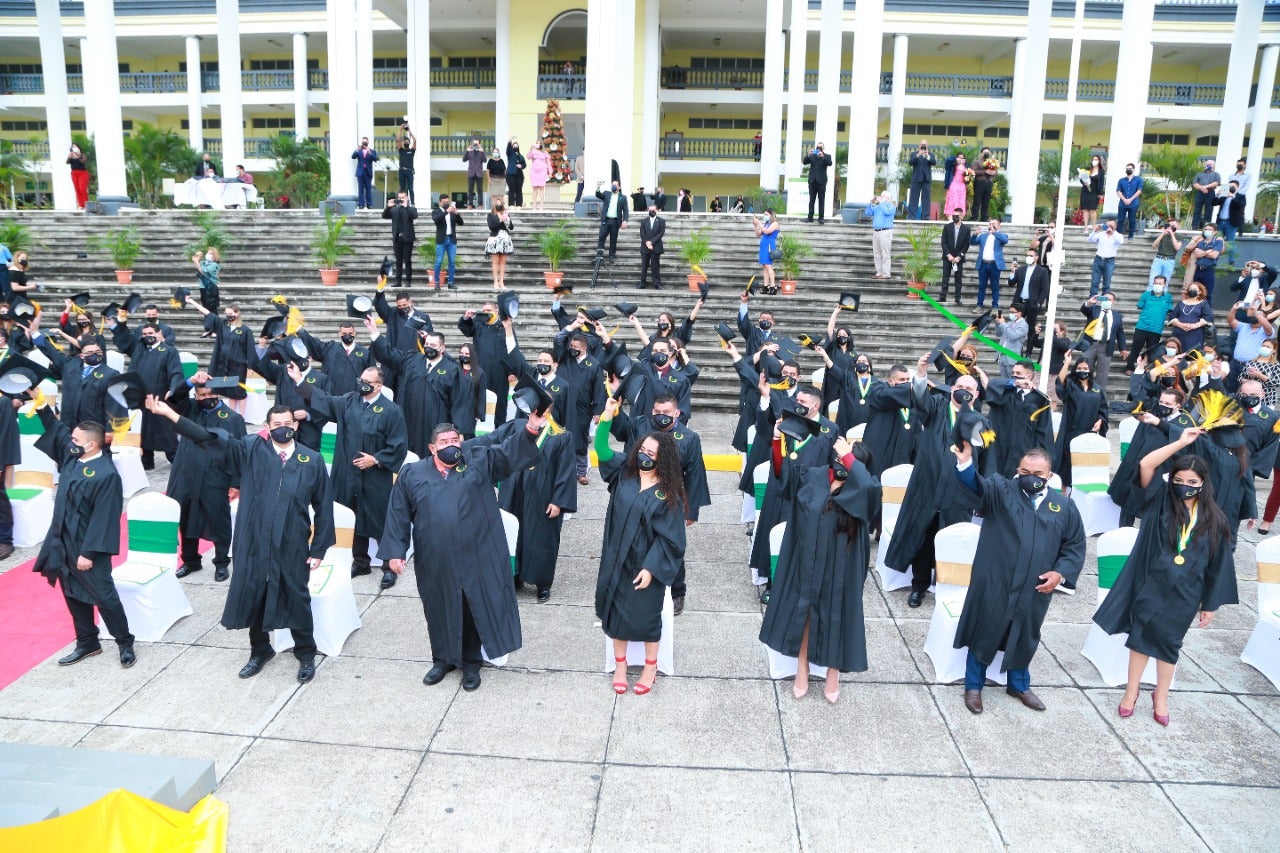 UTH graduación estudiante carrera Tiempo hn Noticias de última hora