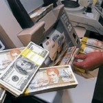 Hasta 90 centavos de devaluación podría sufrir el lempira frente al dólar este año