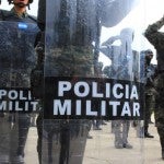 Honduras Cuatro policías militares detenidos por robo de 25 mil lempiras