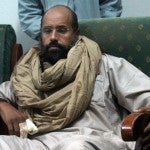 Un hijo y ocho colaboradores de Gadafi condenados a muerte en Libia