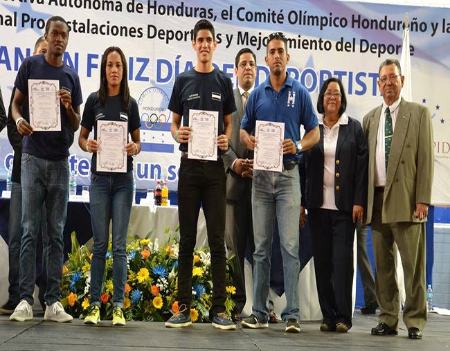 Confederación Deportiva Autónoma de Honduras: Atletas son homenajeados