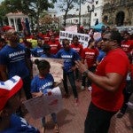 Atletas panameños protestan tras premios a la selección de fútbol