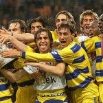Ex equipo de Rambo León, el Parma vende todos sus trofeos