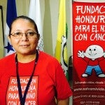 Policía preventiva entrega donativo a la Fundación Hondureña para el Niño con Cáncer