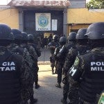 Realizan operativo de registro en centro penal de San Pedro Sula (2)