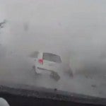 Video muestra como imponente tornado arrastra varios carros en Taiwan3
