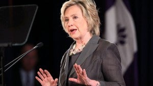 La aspirante presidencial demócrata Hillary Clinton ha tenido una semana para olvidar: se ha publicado un informe muy crítico sobre cómo usó su correo electrónico cuando era secretaria de Estado de EEUU.