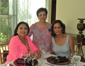 Mirna Carrión, Toñita Collier y Lucy Khoury.