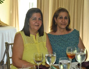 Amal de Rodríguez y Sandra Yuja.