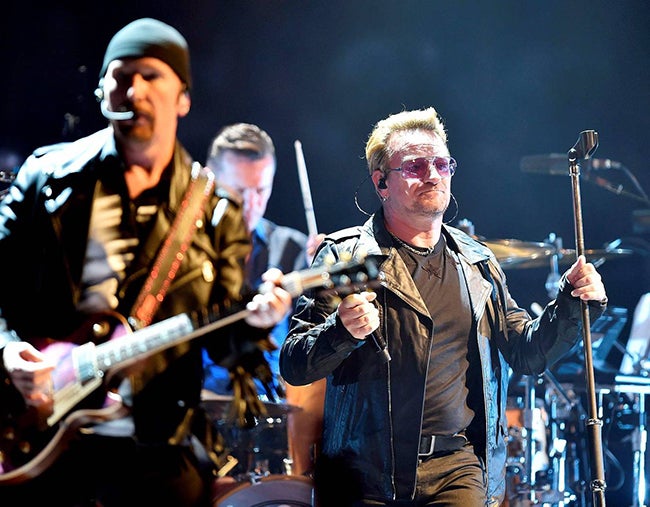 U2 rinde homenaje a Aylan Kurdi, el niño sirio