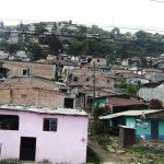 Varios heridos tras derrumbe de viviendas en colonia Cerro Grande de Comayagüela
