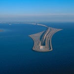 El asombroso puente que se adentra bajo el mar une Dinamarca y Suecia