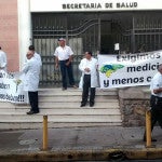 Honduras Deducirán salario a los médicos que protestaron