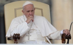 El papa Francisco anunció hoy que creará una comisión para estudiar el diaconado femenino.