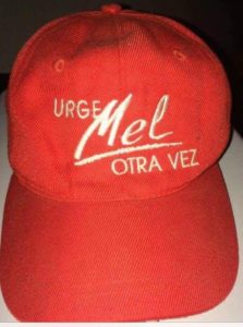  Los parciales de LIBRE han creado ya emblemas como esta gorra, que da por hecho que Zelaya será candidato presidencial. 