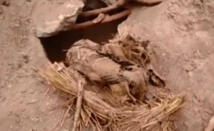 Hallan tres momias de 900 años en el desierto de Atacama.