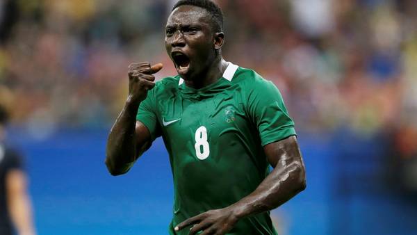 Oghenekaro Etebo festeja uno de sus goles para Nigeria contra Japón. (Reuters)