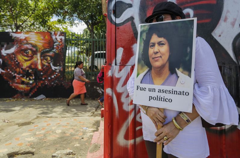 Berta Cáceres protesta