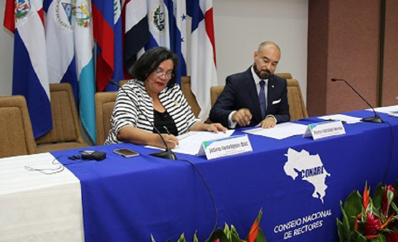 Honduras y Francia firman acuerdo de cooperación para becas