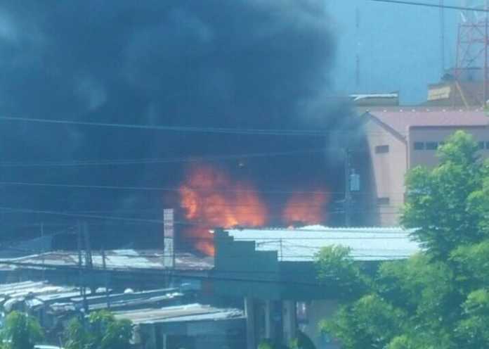 Incendio en mercado de La Ceiba