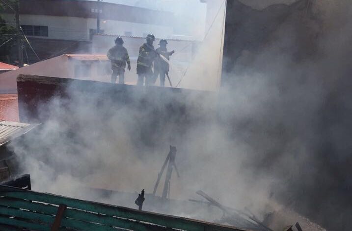 Incendio alarmó a pobladores en La Ceiba.