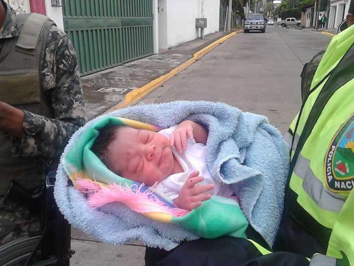 abandono de recién nacida en Hospital San Felipe