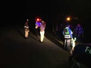 Policía atiende el llamdo de emergencia en le accidente en carretera de Tela a La Ceiba
