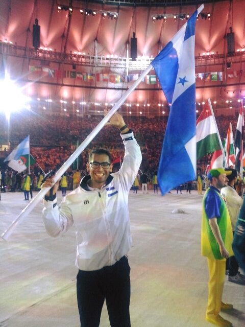 Ex Atleta Olímpico Miguel Ferrera, debuta como cantante