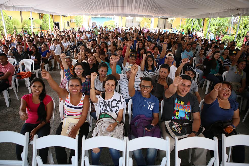 Un total de 491 universitarios de Comayagua reciben Becas