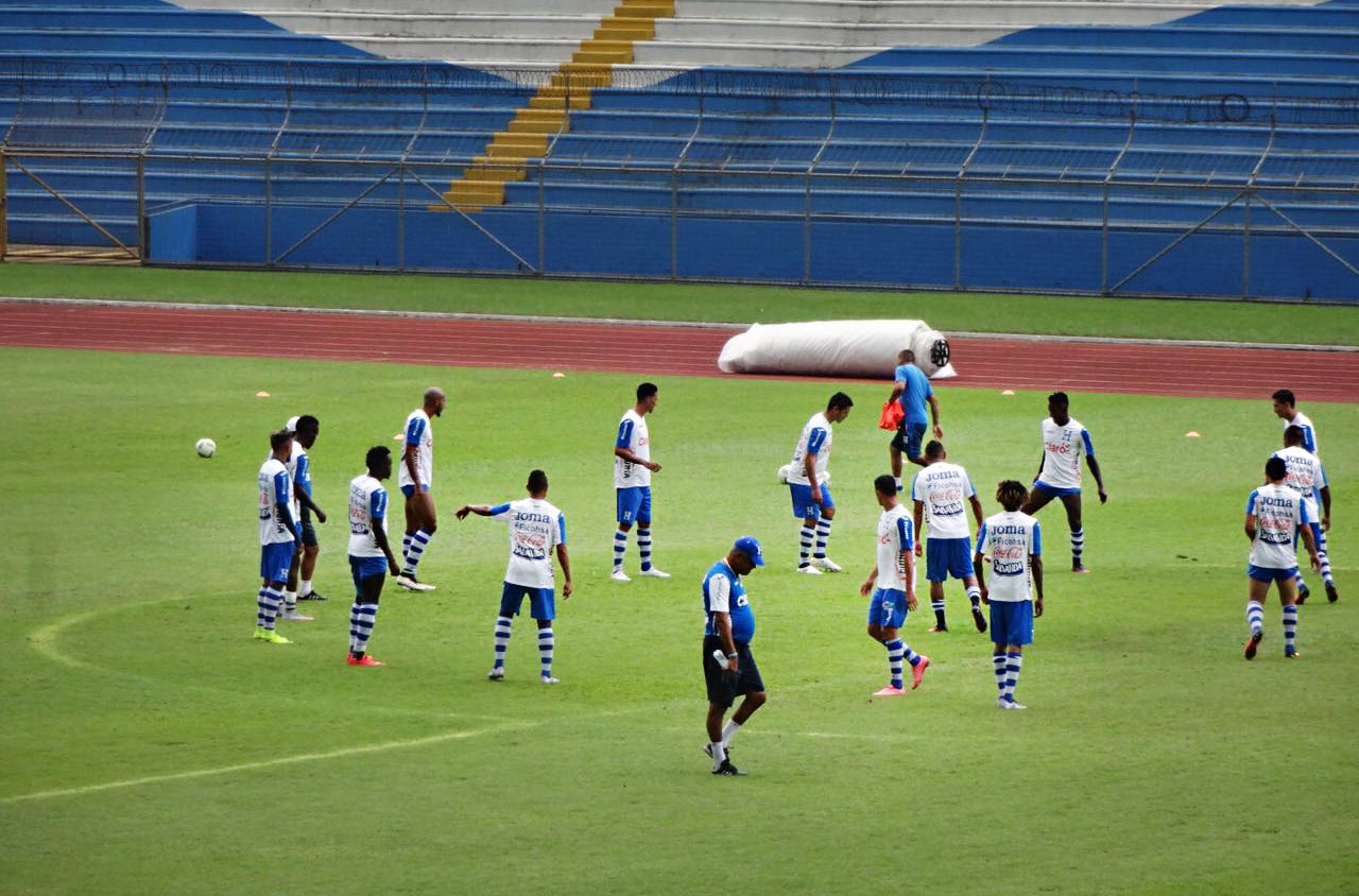 Honduras entrena en el Olímpico 