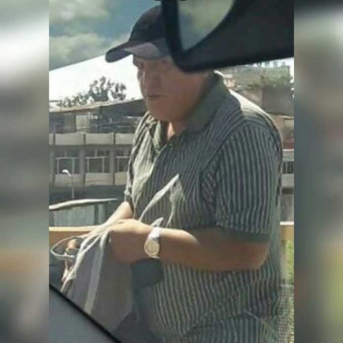 Ladrón es grabado in fraganti asaltando un taxi en Tegucigalpa.