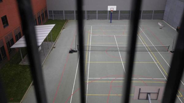 Una prisión con cancha de tenis y baloncesto en La Haya 