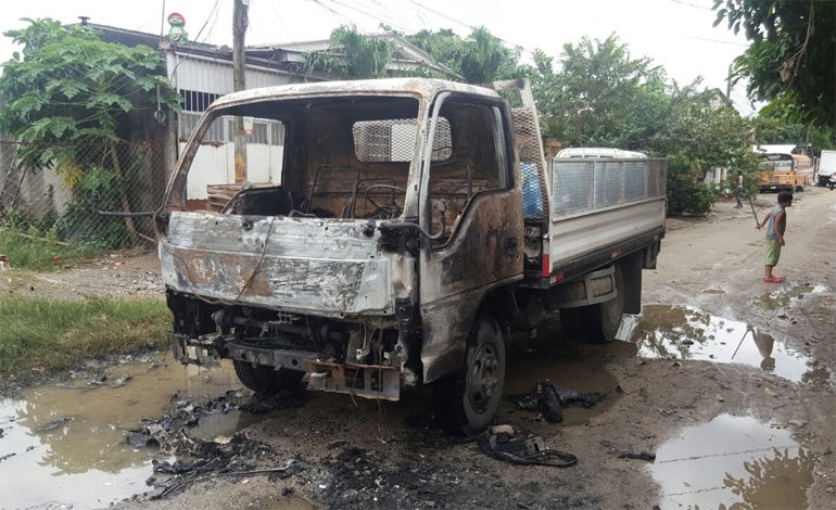 Carro repartidor quemado en Chamelecón. 
