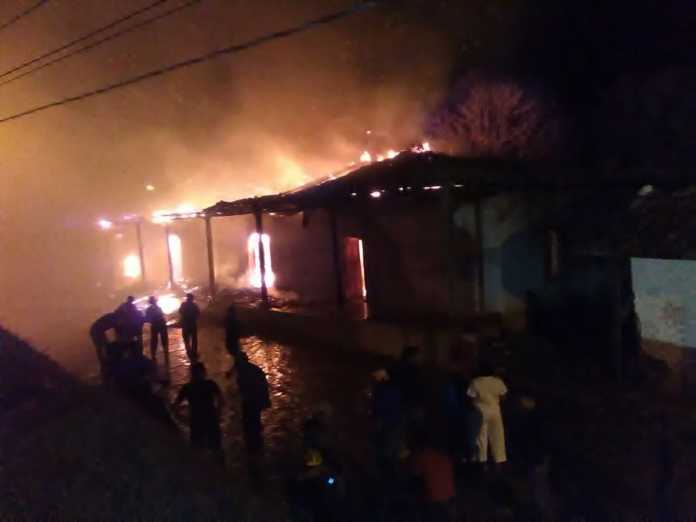 incendio de casa de diputado en Lempira