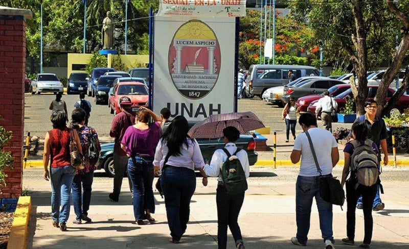 Requisitos de la UNAH para reingreso estudiantes con bajo índice