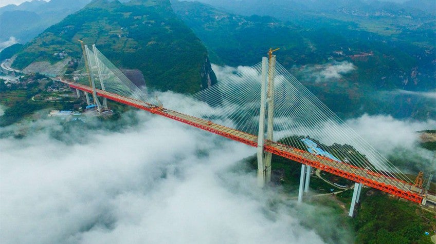 El puente más largo y alto del mundo en China.