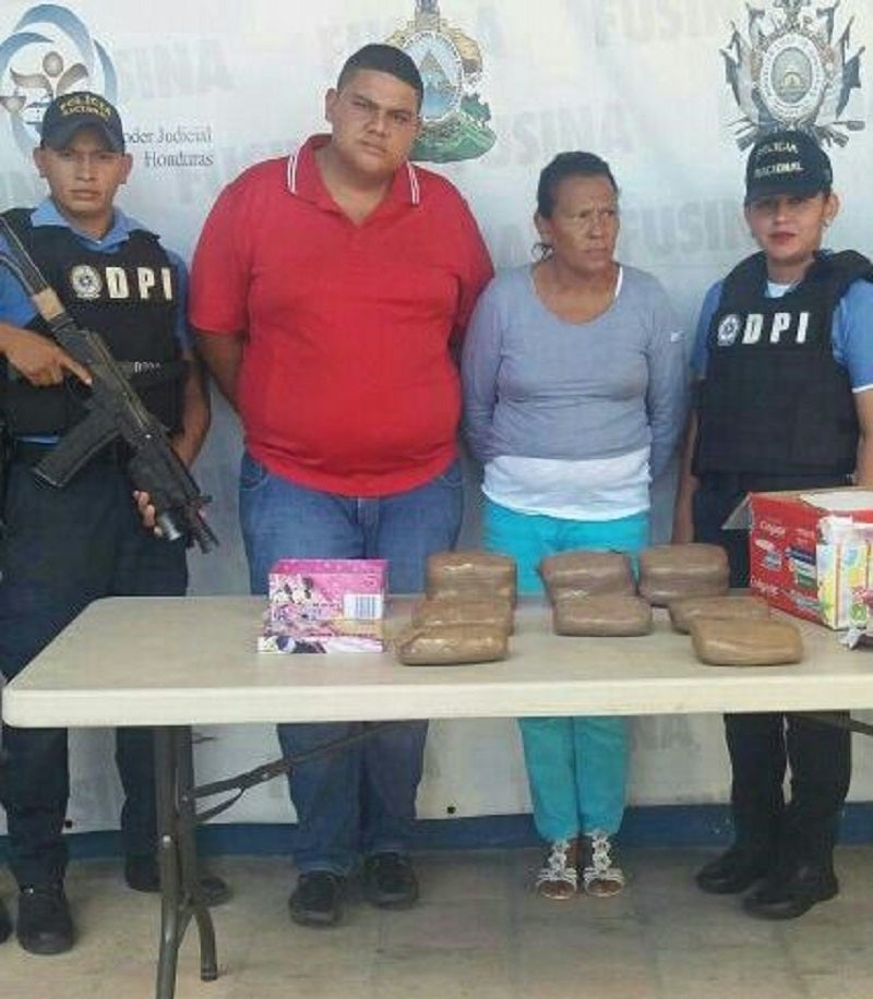 Pareja es detenida en posesión de 11 libras de Marihuana en Gracias Lempira
