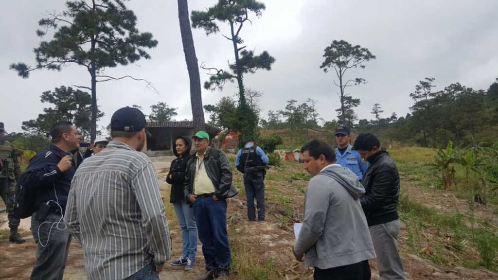 Fiscales investigando probable contaminacion por indebida disposición de aguas mieles en beneficio de café de Corquín, Copán