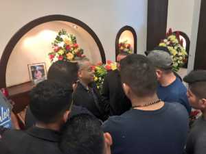 Eduardo Maldonado en el funeral de su compañero y amigo, Igor Padilla.