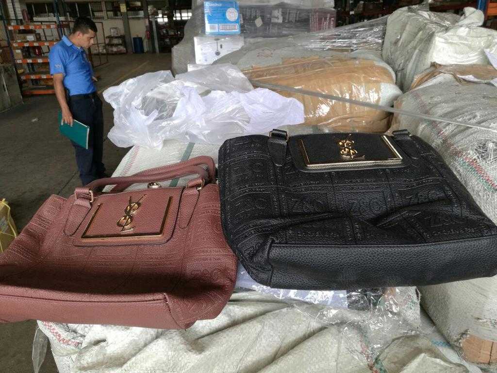 Fiscalía de Propiedad Intelectual realiza decomiso de mercadería falsificada en la Aduana de Toncontín 