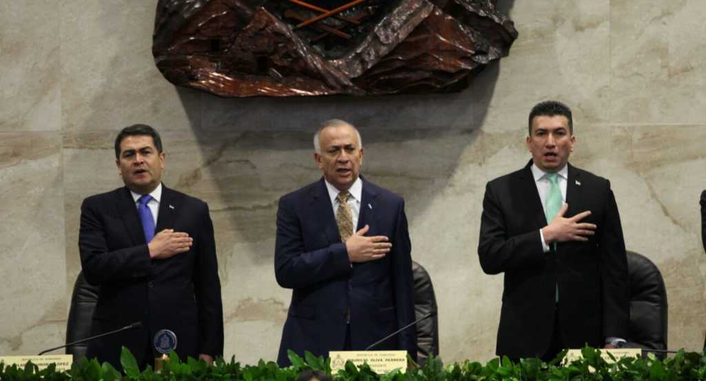 Los presidentes de los tres Poderes del Estado brindaron su discurso en el Hemiciclo Legislativo.