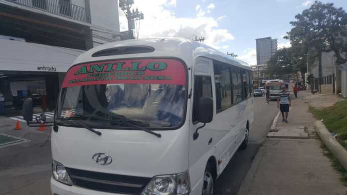 Ciudadanos denuncian invasión de bulevar en Tegucigalpa por buses