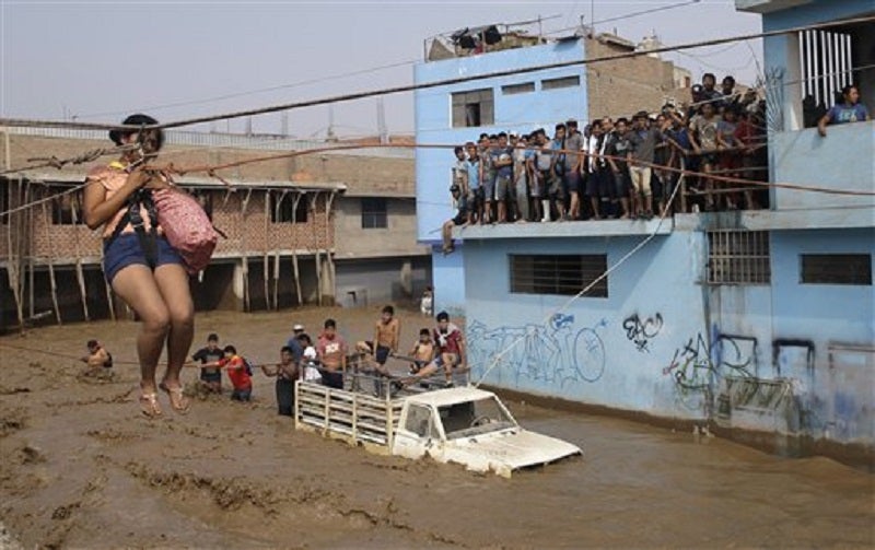 Las víctimas de las inundaciones en Perú aumentaron a 75 muertos