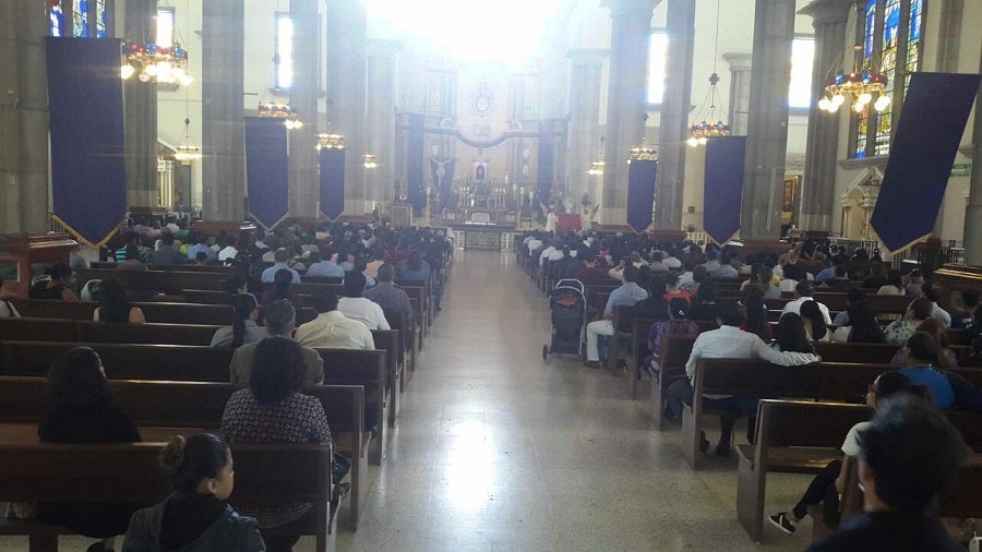 Miles de feligreses católicos de Honduras