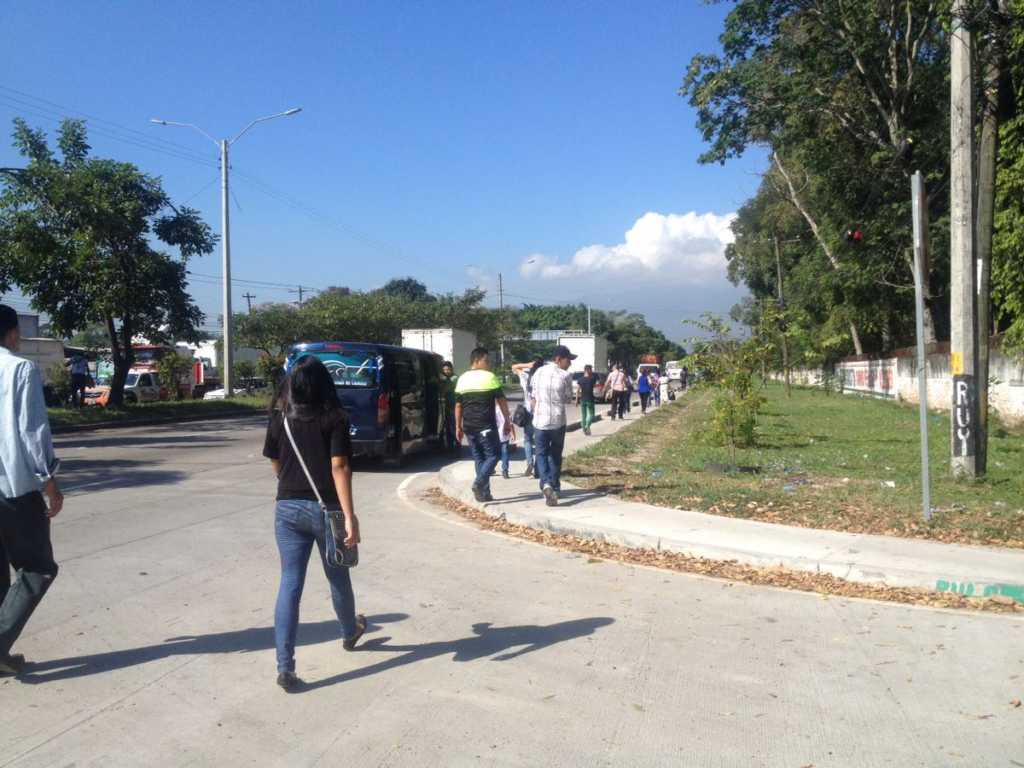 Congestionamiento en el Bulevar del Norte, en dirección a Puerto Cortés, por protesta de trabajadores del transporte que exigen seguridad.