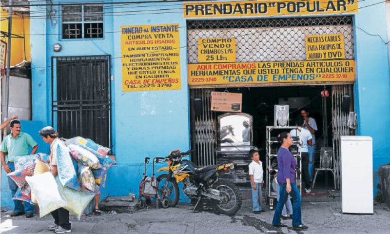 Los Hondureños abarrotan las Casas de Empeños después de Semana Santa