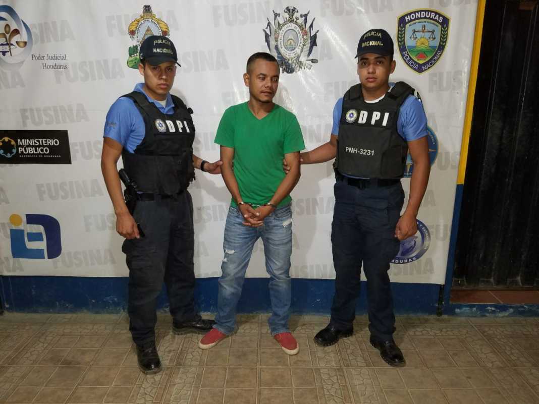 policía captura a ciudadano en El Paraíso