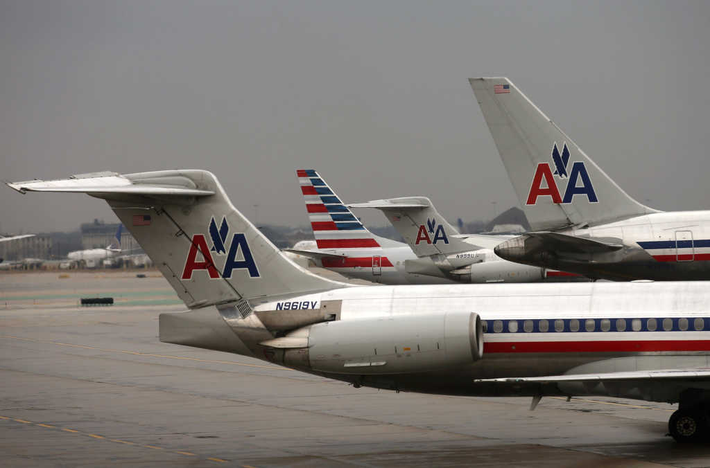 La aerolínea indicó mediante un comunicado que suspendió al auxiliar de vuelo involucrado. (AFP)