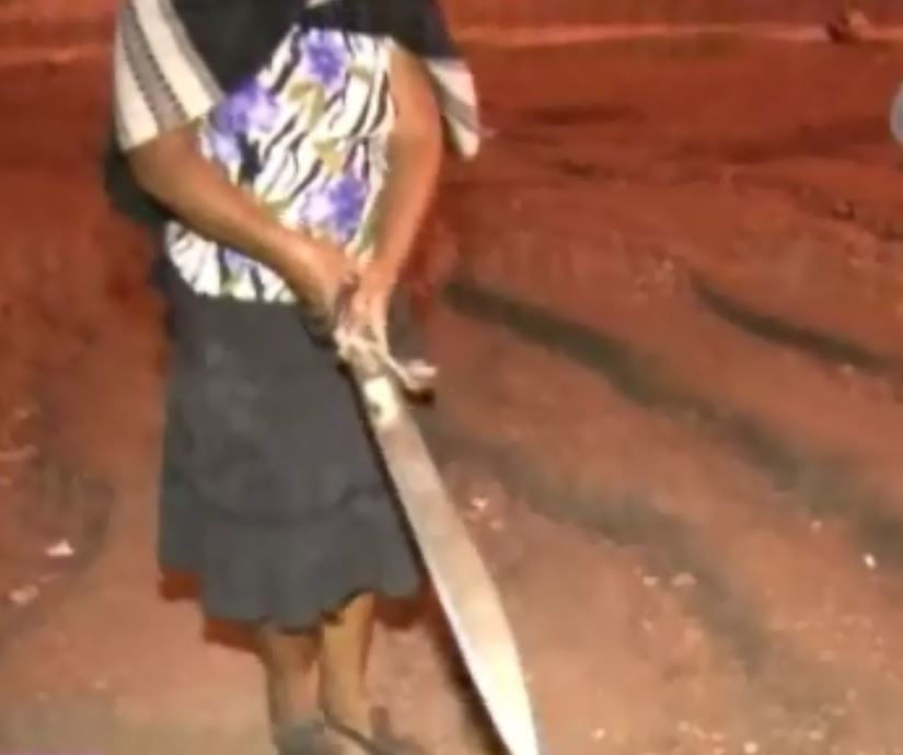 mujeres con machete en Tegucigalpa
